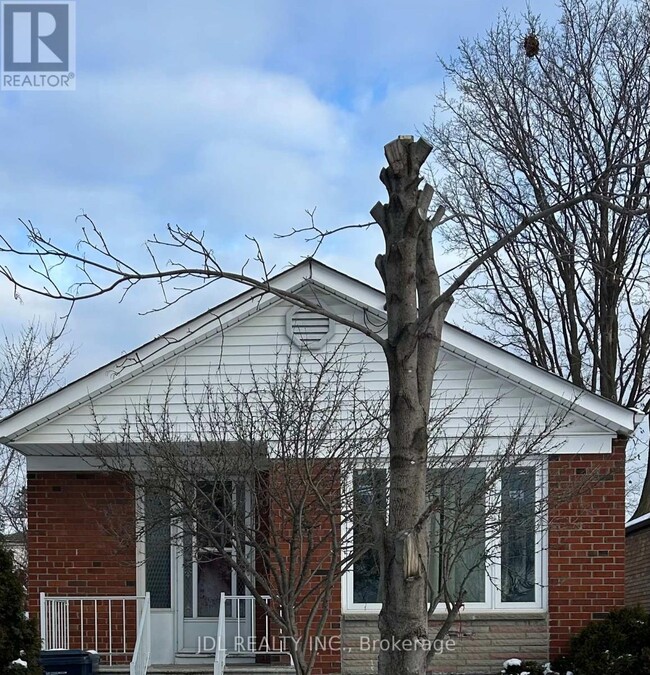 Building Photo - 8 Highwood Ave