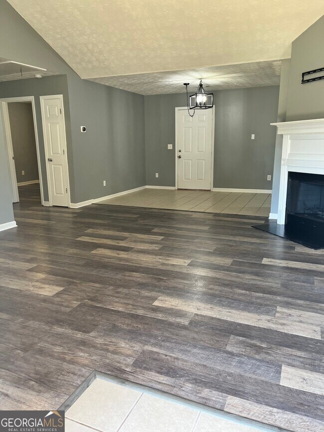 Foto del edificio - 7098 Hummingbird Ln