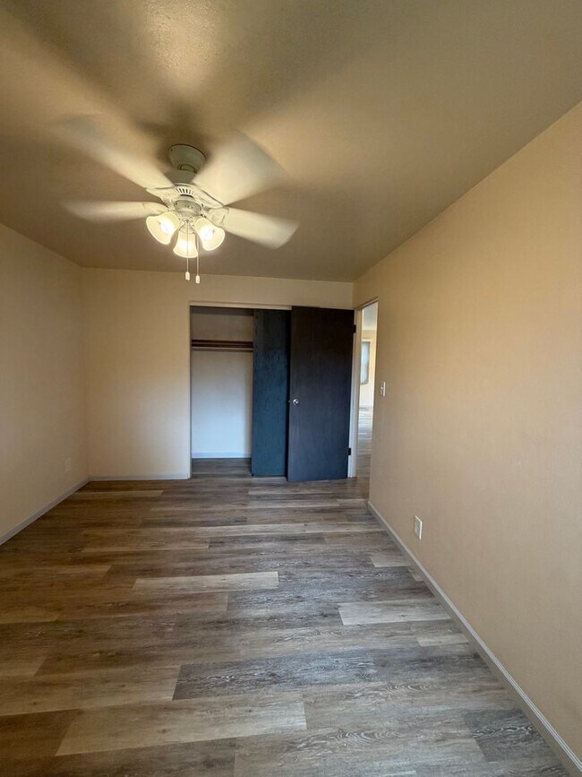 Foto del edificio - 3309 E Edgemere Dr