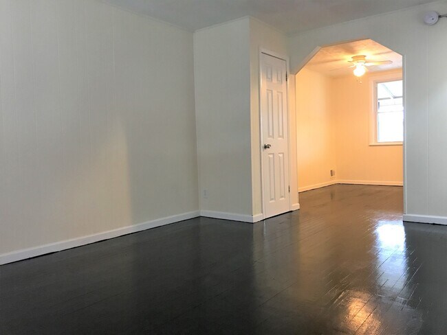 Building Photo - 3 Bedroom Townhome in Morrell Park - Finis...