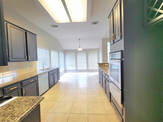 Foto del edificio - 4310 Ringrose Dr