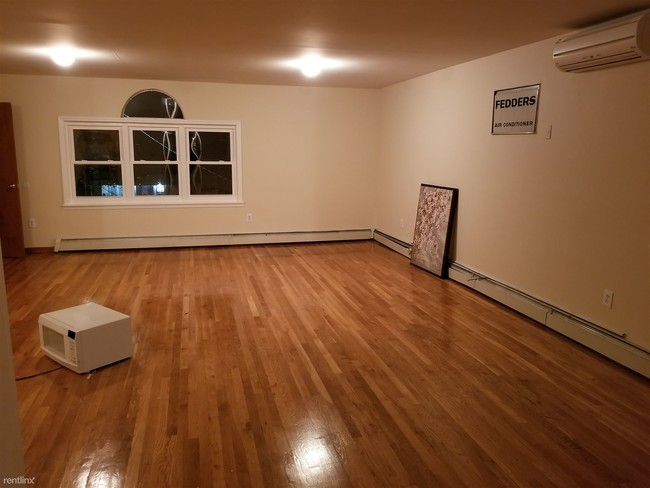 Foto del edificio - 1553 E 58th St