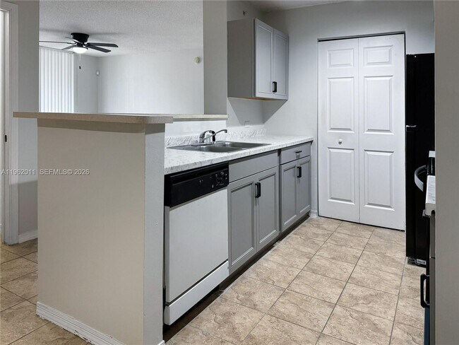 Foto del edificio - 11133 SW 8th St