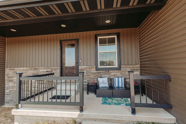 Foto del edificio - Spacious 5 Bedroom, 3 Bathroom Ranch-Style...