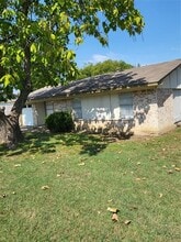 Building Photo - 1417 Laura Ln