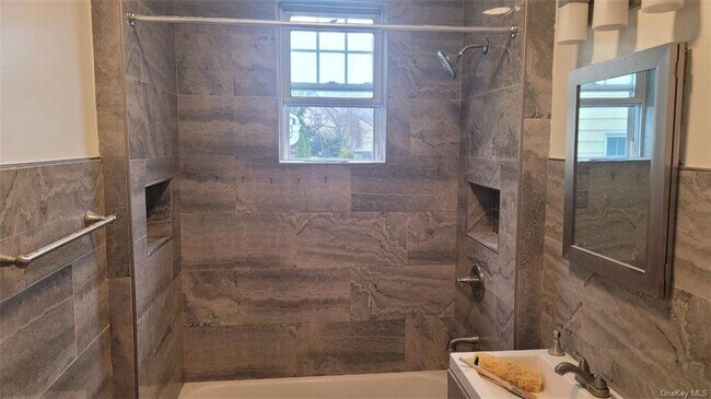 Building Photo - 23 Alida St