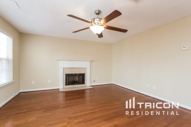 Building Photo - 6250 Glen Brooke Dr