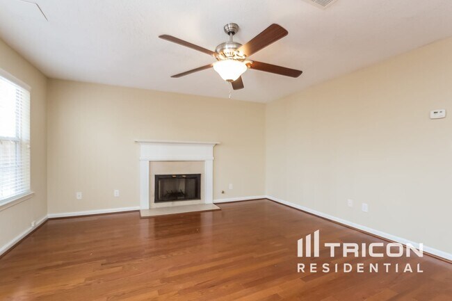 Foto del edificio - 6250 Glen Brooke Dr