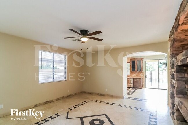 Foto del edificio - 5777 W Golden Ln