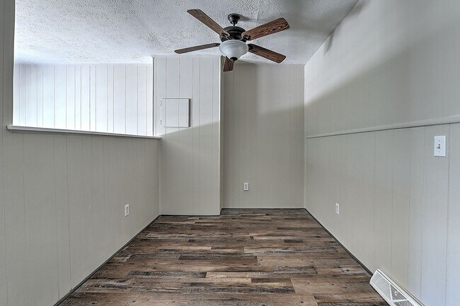 Building Photo - Cypress, 405, 9-12