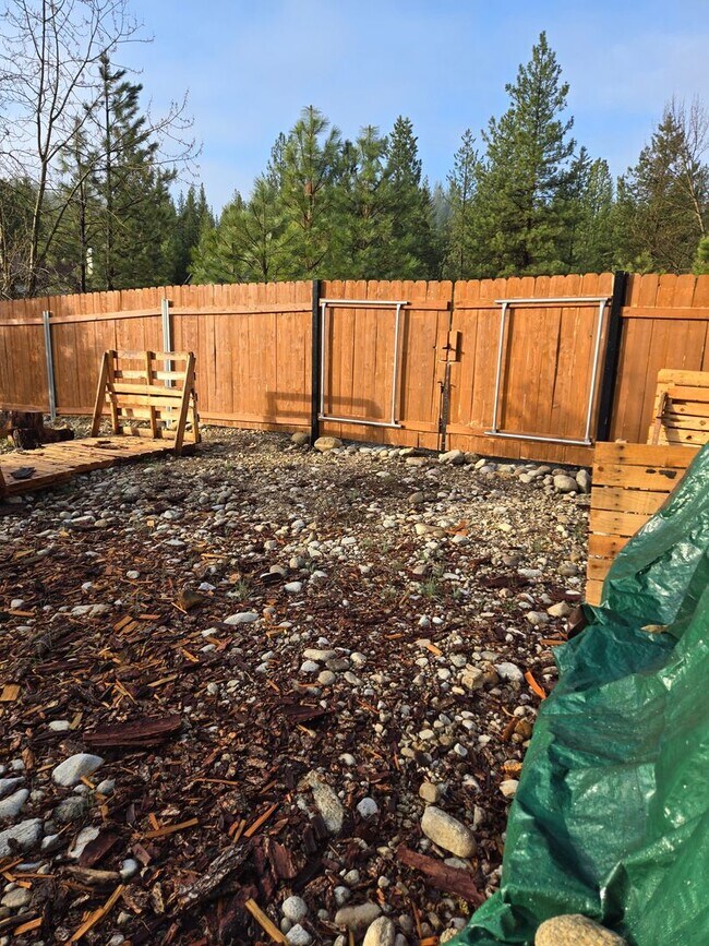 Building Photo - Mountain Retreat – 3 Bed 2.5 Bath Home on 1 Acre - only 40 min to Boise!