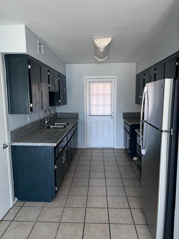 Foto del edificio - 4802 E Camino Cir