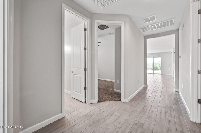 Building Photo - 2111 E Questa Dr