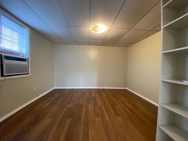 Building Photo - Studio Home located in Greeneville, TN