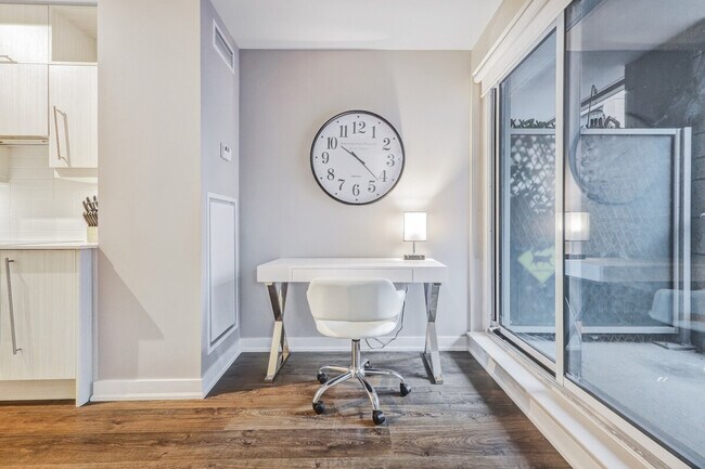 Photo du bâtiment - 179 Queen St W