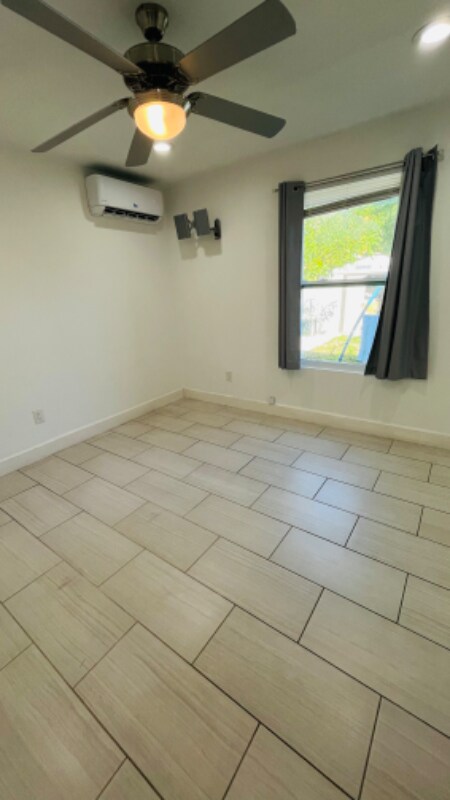 Foto del edificio - 6816 N Thatcher Ave