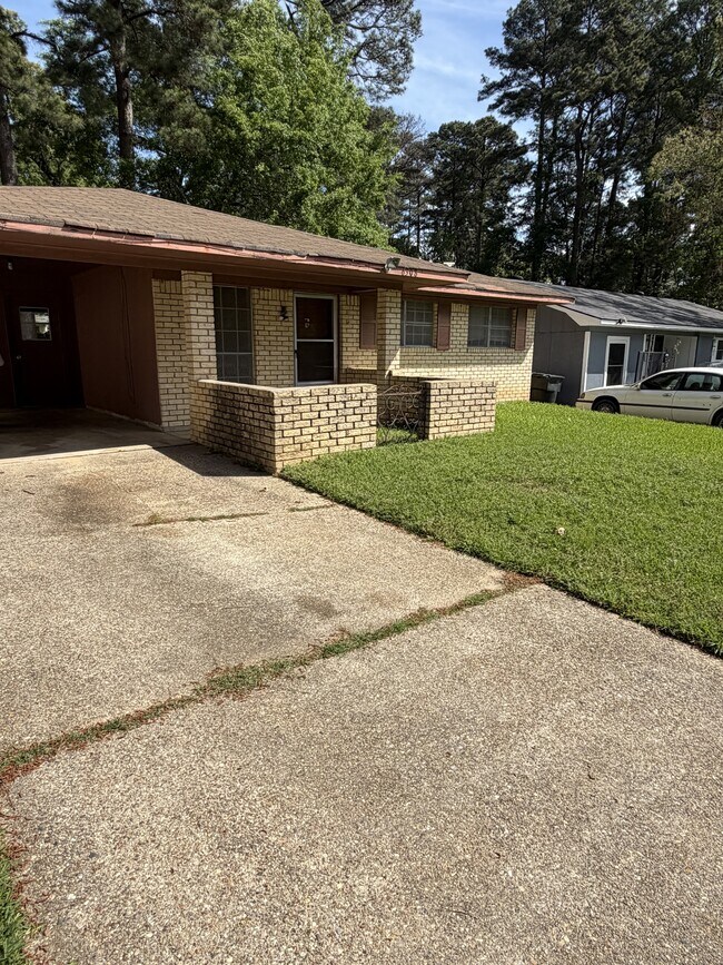 Foto del edificio - 6308 Frondosa Dr