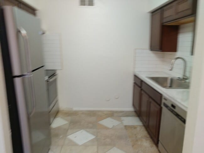 Building Photo - 35 N May St