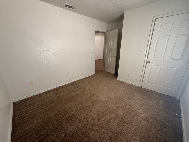 Foto del edificio - 3301 Hereford Ln