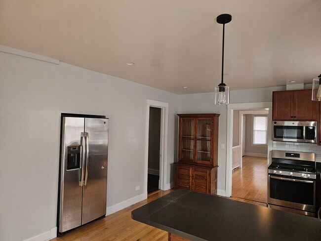 Building Photo - 6327 W Cuyler Ave