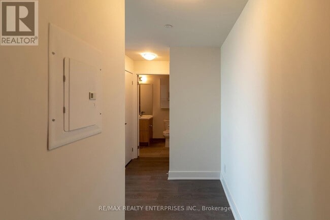 Building Photo - 188 Fairview Mall Dr