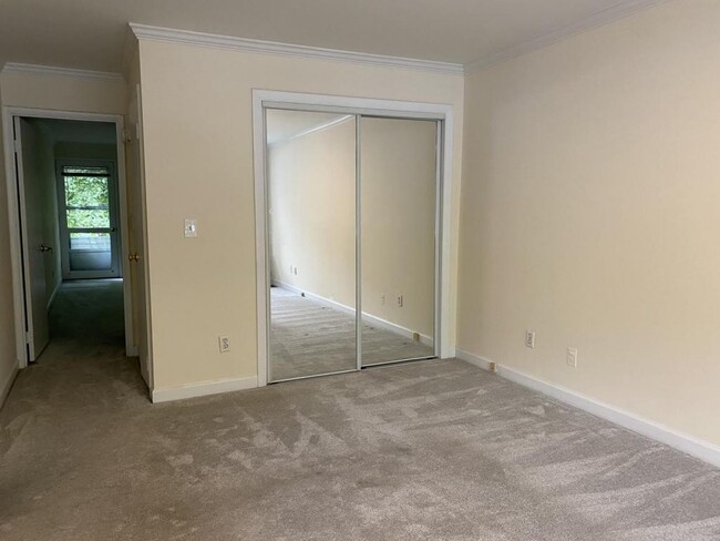 Building Photo - 7529 Spring lake drive Apt # C2