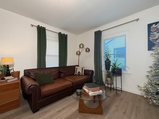 Foto del edificio - 504 W Gandy St