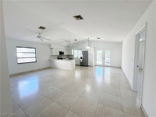 Foto del edificio - 630 105th Ave N