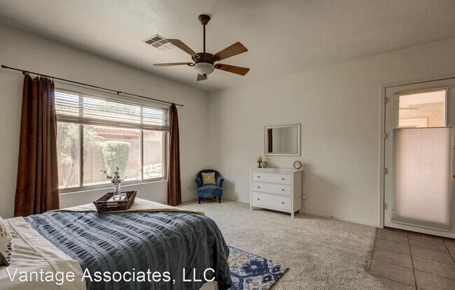 Building Photo - 5 br, 3 bath House - 635 W. LONGHORN DRIVE