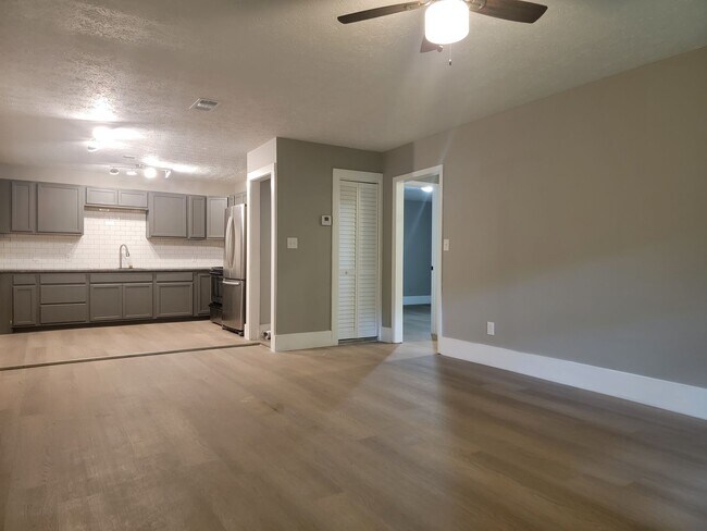 Foto del edificio - Accepting  DeKalb Housing Choice & HUD /VA...