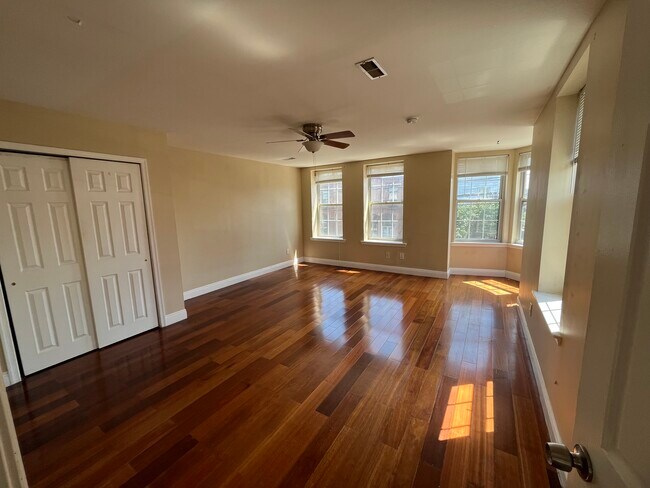 Bedroom - 1613 Jackson St