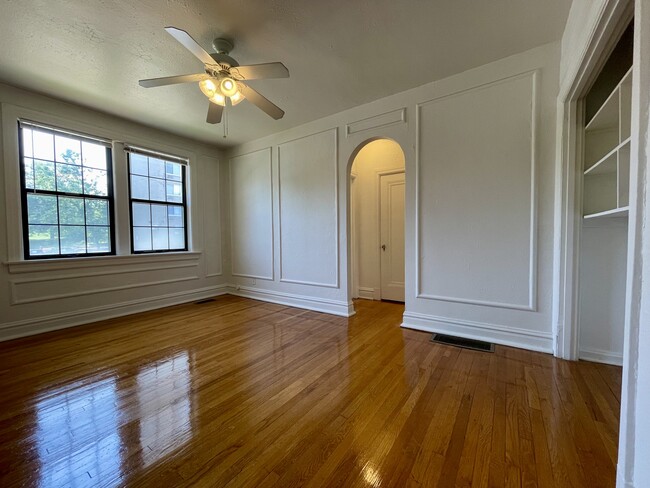 Foto del edificio - 6216-20 Northwood Ave