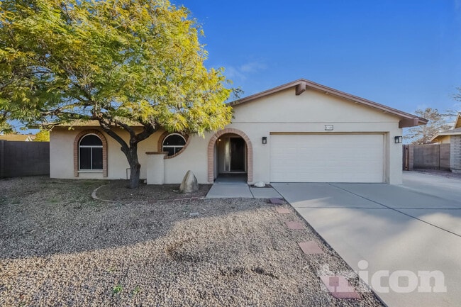 Building Photo - 4140 W Pershing Ave