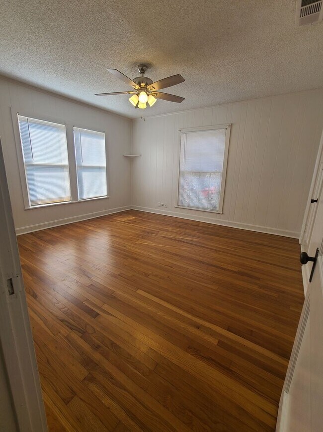 Foto del edificio - 2930 S Donnybrook Ave