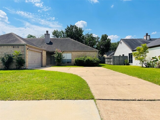 Building Photo - 210 Squires Bend
