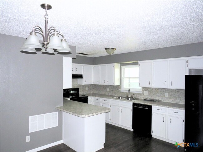 Building Photo - 2312 Doris Dr