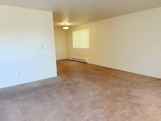 Photo - 14526 NE 6th Pl (Bellevue, WA) Apartment