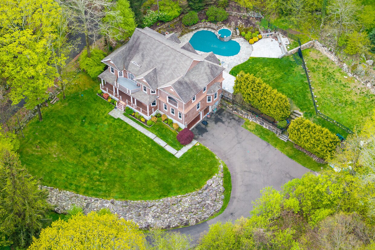 Primary Photo - 1616 Long Ridge Rd