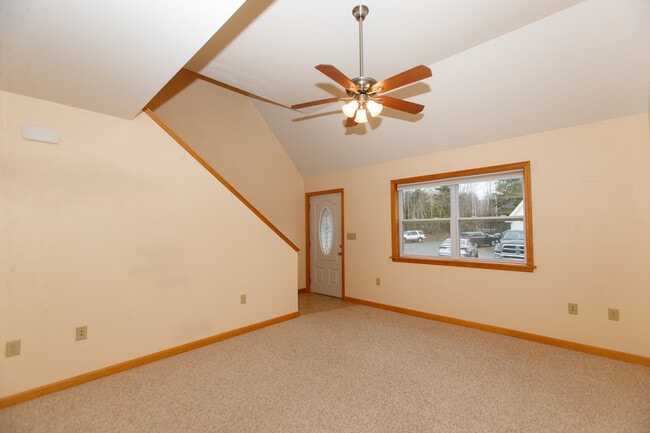 Building Photo - 10 Brainard Ct