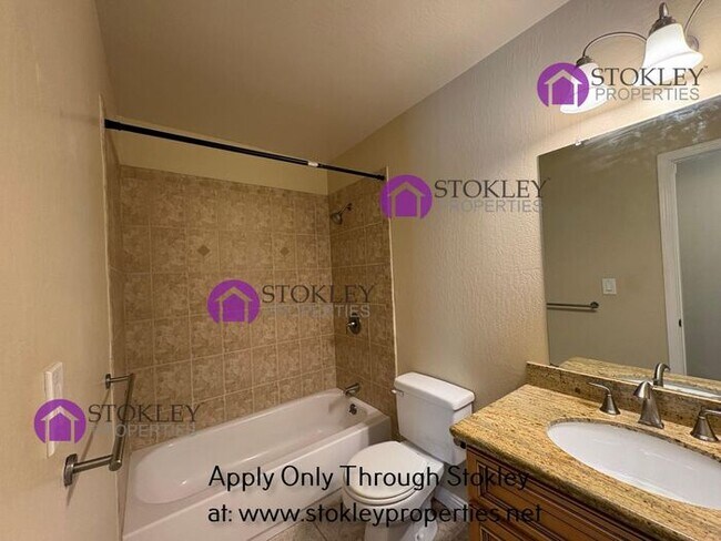 Foto del edificio - 323 Thistle Cir