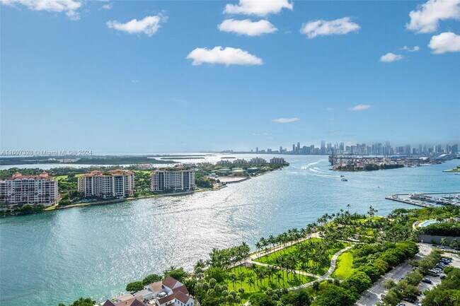 Foto del edificio - 100 South Pointe Dr