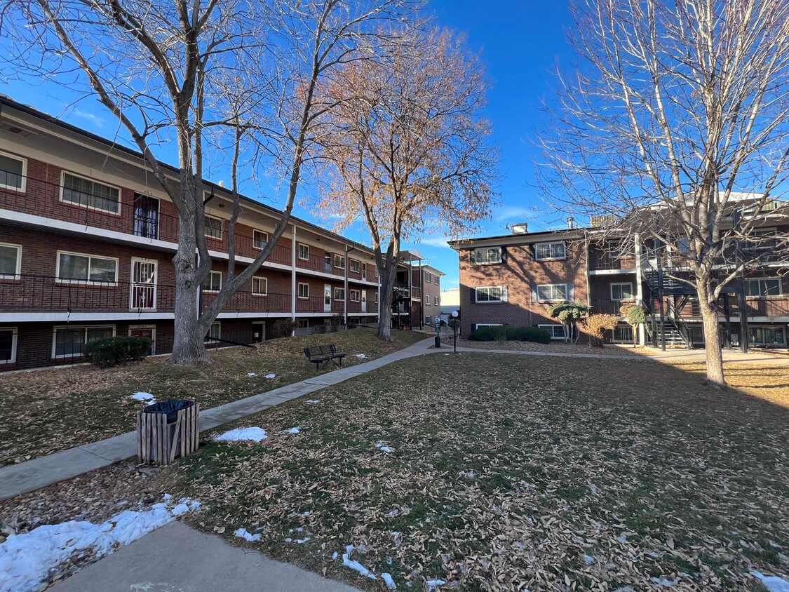 Primary Photo - 3 Bedroom 2 Bathroom Condo Near Leetsdale ...