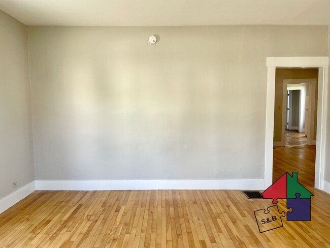 Building Photo - 49 Maple Ave