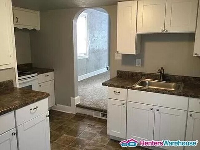 Building Photo - 3 Bedroom Single House Available for 8/1