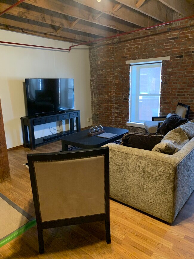 Foto del edificio - 116 W 3rd St