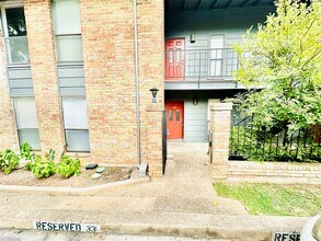 Building Photo - 1101 Hollow Creek Dr