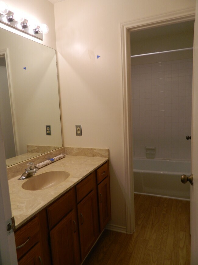 Second Bathroom Vanity and Bath tub - 7806-A Chimayo Cv.