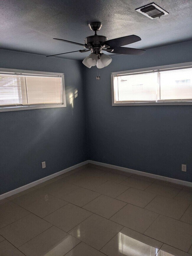 Foto del edificio - 4085 Reed St