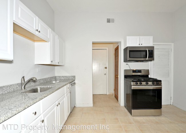 Foto del edificio - 3129 W Augusta Blvd