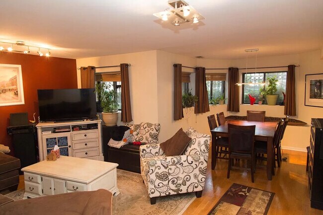 Living Room/Dining Room - 3737 N Pine Grove Ave